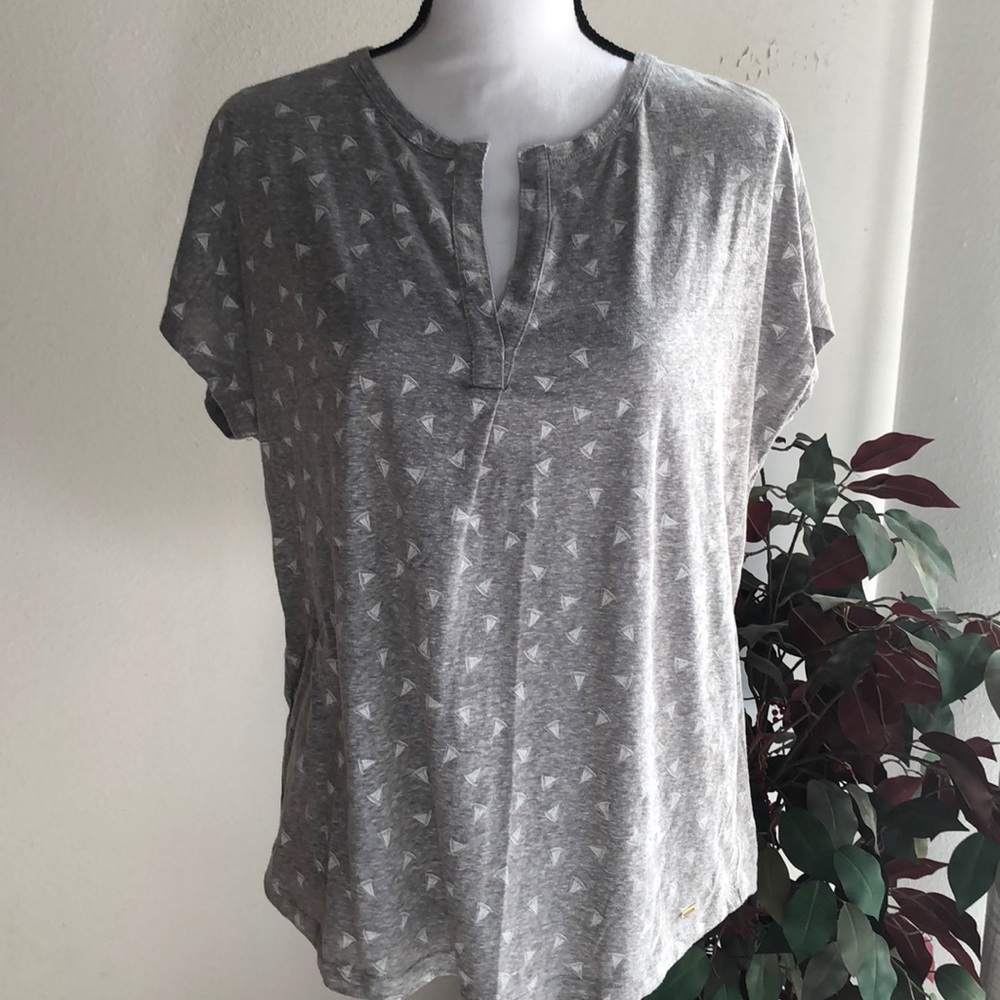 Tommy Hilfiger casual top.